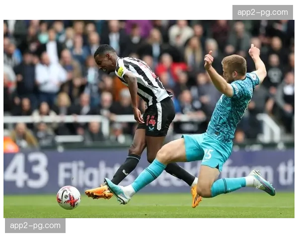 纽卡斯尔客场2-1险胜卡拉巴赫 戈登复出替补建功定胜局